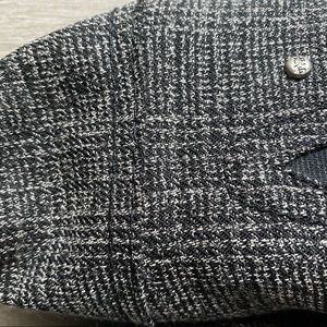 Comfortable black and white pattern slide on soft-sole shoes, size 10.